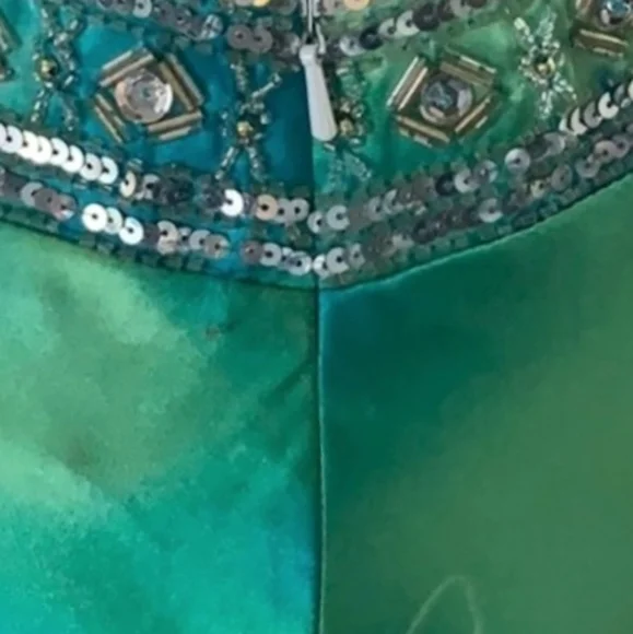 WOW!!! DAVID'S BRIDAL JEWELED GOWN SIZE 2 - Picture 3 of 4